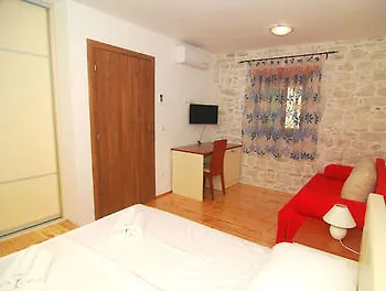 Apartments And Rooms Marino 트로기르 3*,  크로아티아