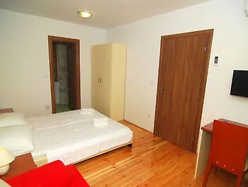 Apartments And Rooms Marino 트로기르