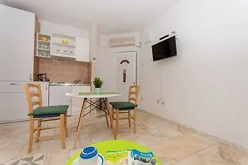 Apartments And Rooms Marino Trogir Gasthof