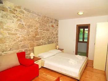 Guest house Apartments And Rooms Marino Trogir