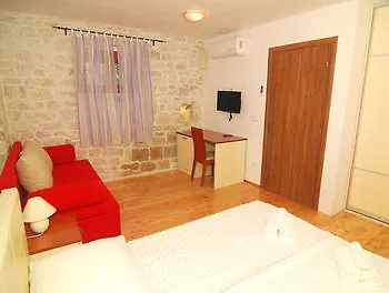 Apartments And Rooms Marino Trogir Penzion